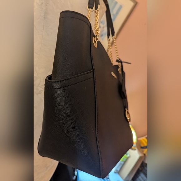 Authentic Michael Kors Large Jet Set Bag in Black - Picture 4 of 13